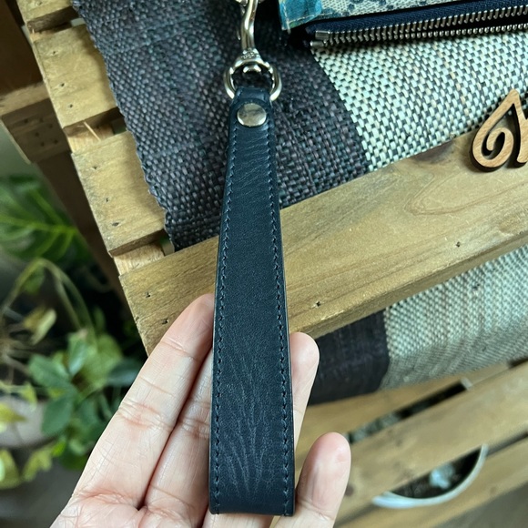 🌼SOLD🌼🌸Gucci Blooms Zip Wrislet Pouch🌸 - Picture 7 of 17